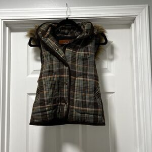 BB‎ Dakota w/ removeable Faux fur hood Green/brown plaid wool blend Small vest